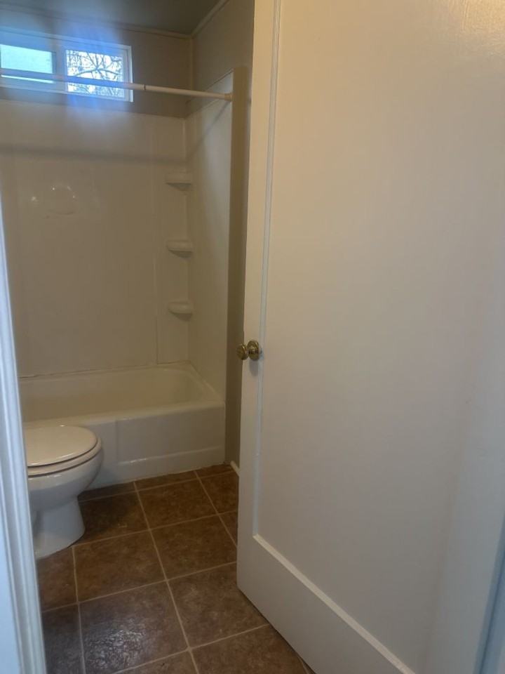 855 E 10th St - Photo 5 of 10