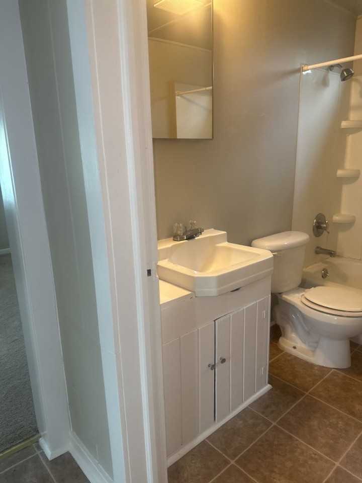 855 E 10th St - Photo 6 of 10