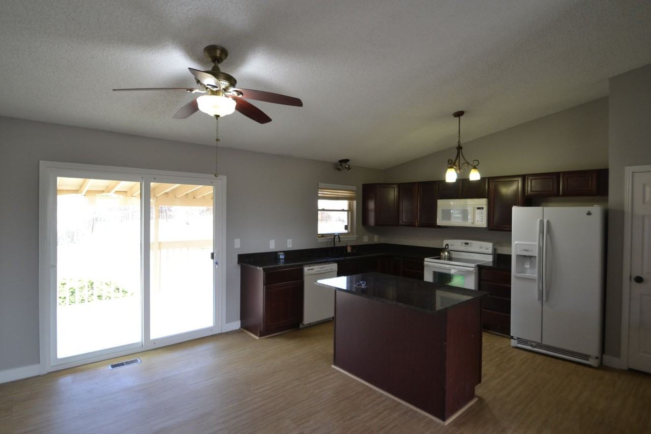 3710 Trailrock Pl - Photo 4 of 19