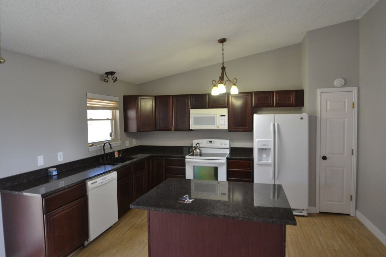 3710 Trailrock Pl - Photo 5 of 19