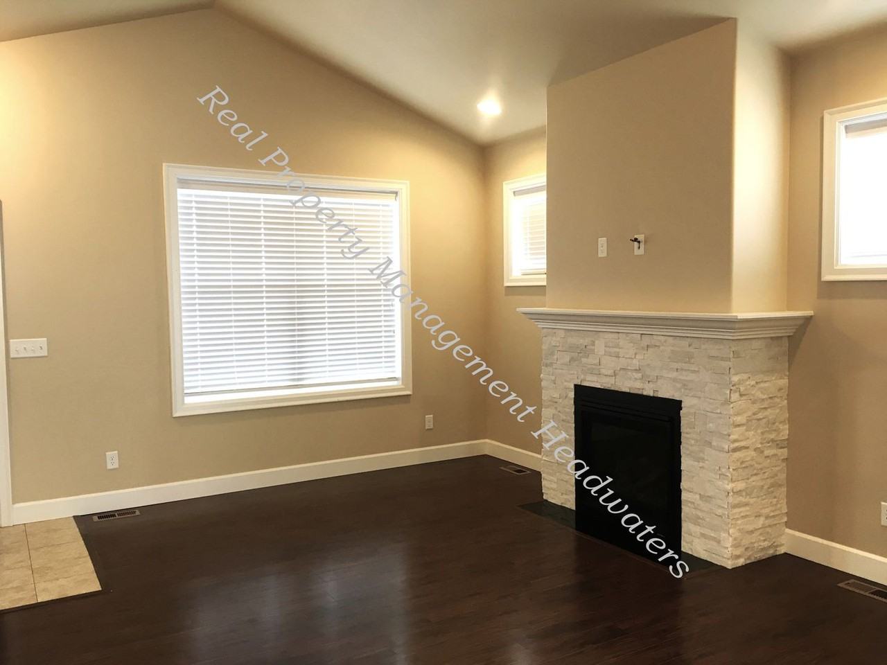 2871 Alexis Ave - Photo 4 of 32