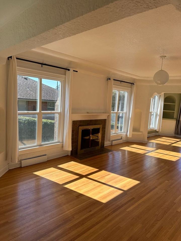 12209 1st Ave Nw - Photo 3 of 33