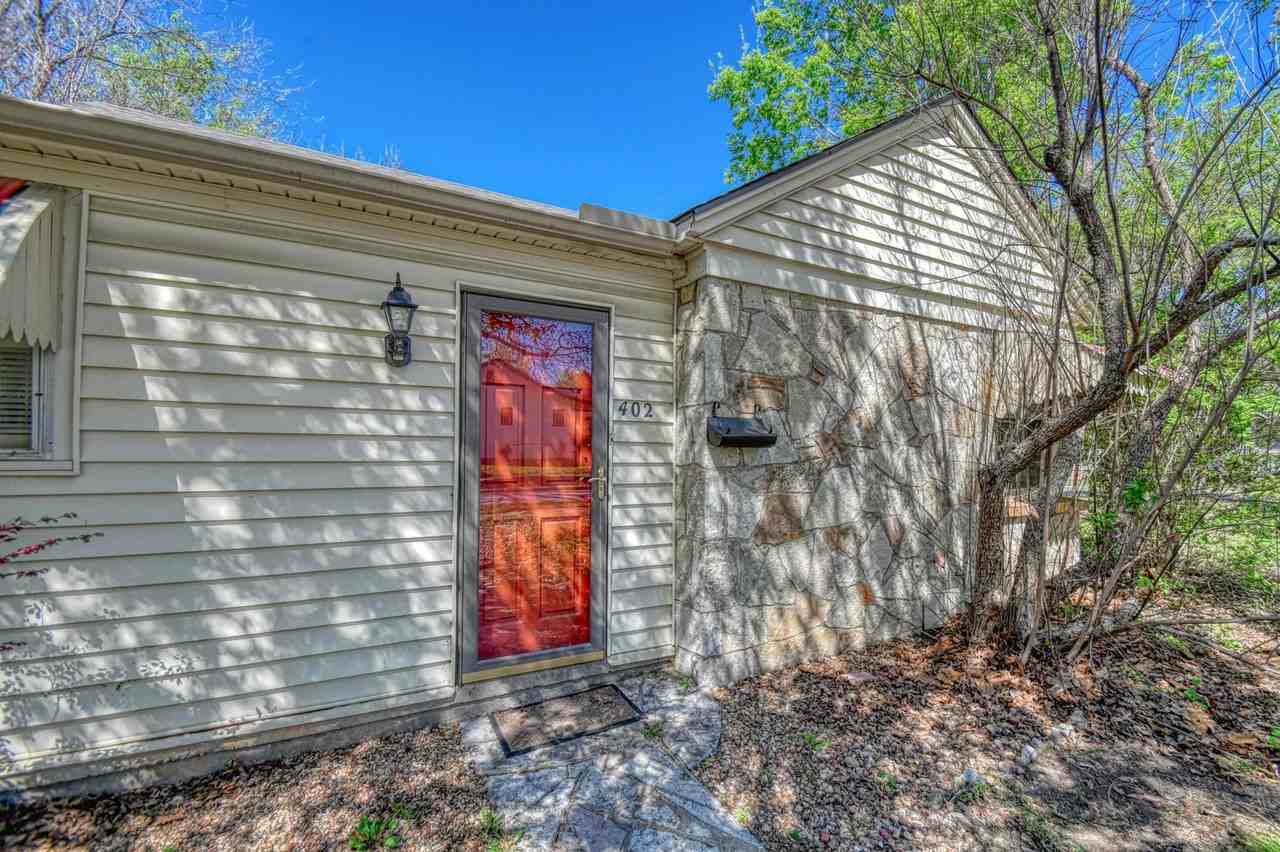 402 S Lahoma Ave - Photo 2 of 36