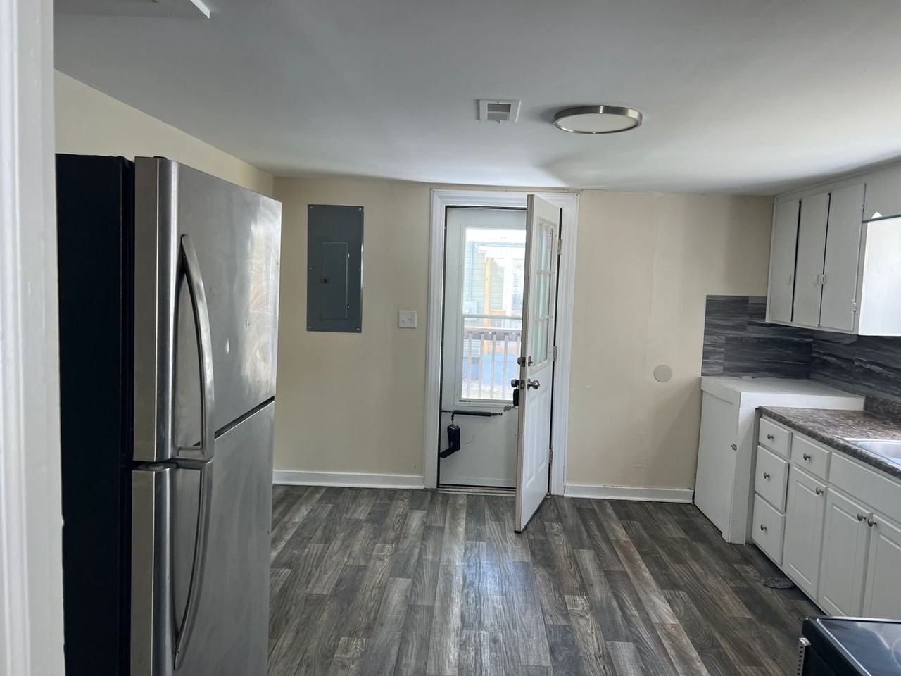 501 Whitaker St - Photo 3 of 10