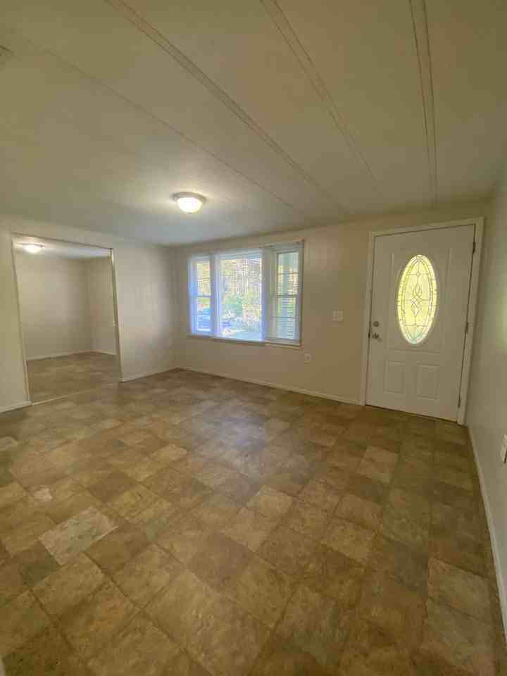 95 Fairground Rd - Photo 3 of 19