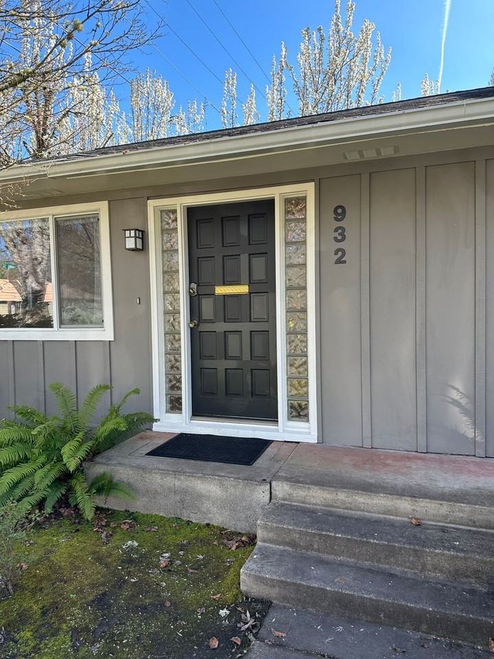 932 E 25th Ave - Photo 3 of 28