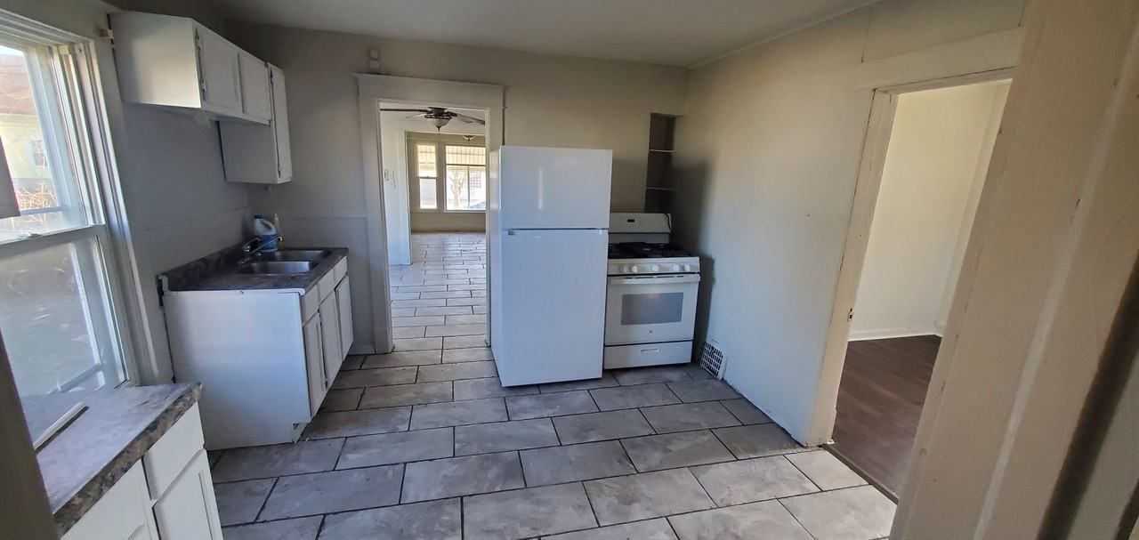 2612 64th St - Photo 2 of 10