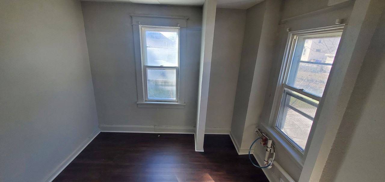 2612 64th St - Photo 3 of 10