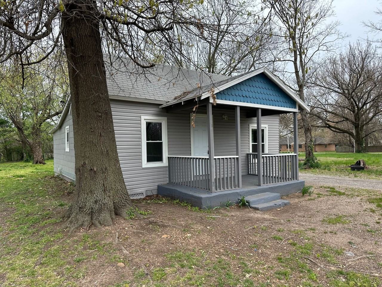 2246 Cleveland Ave - Photo 2 of 14