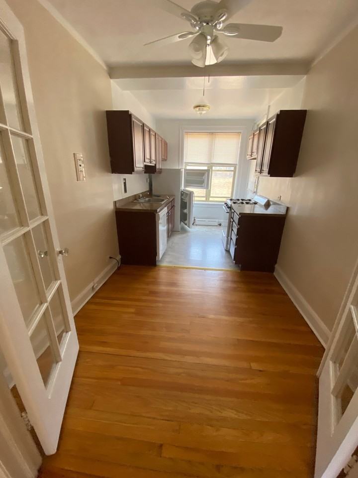 909 Elmwood Ave #02 - Photo 5 of 12