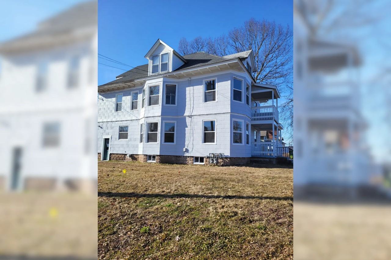 370 Main St - Photo 2 of 8