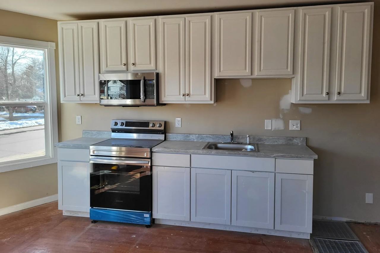 370 Main St - Photo 3 of 8