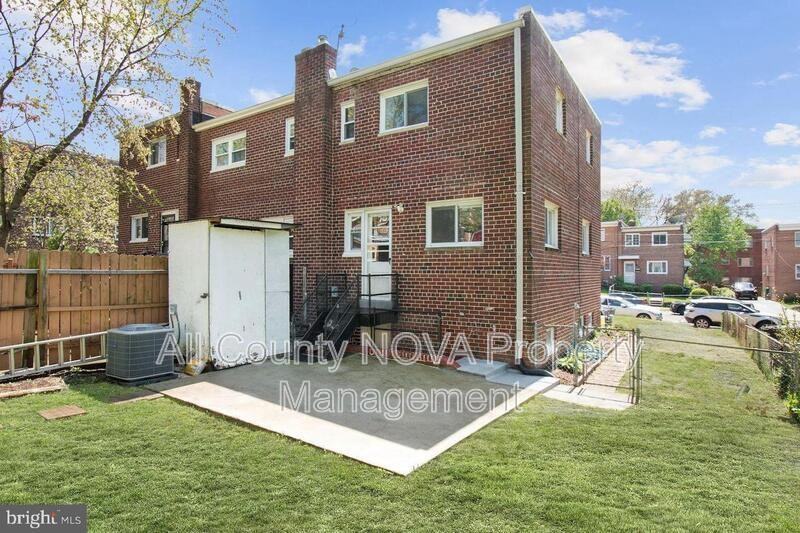 3512 Madison St - Photo 3 of 31