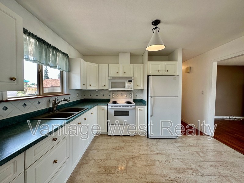 145 Hardie Rd - Photo 3 of 38