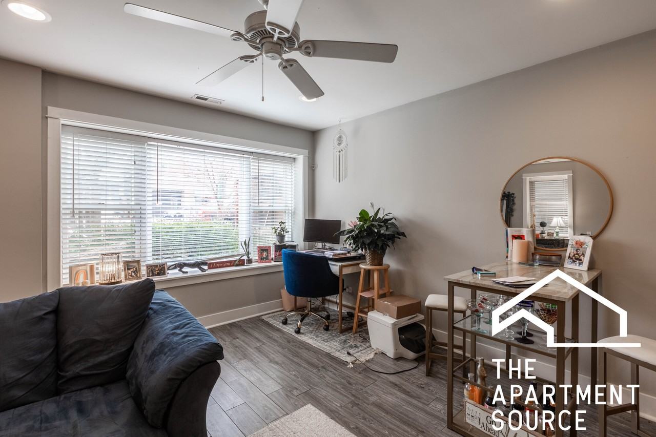 2449 N Ashland Ave #G - Photo 4 of 12