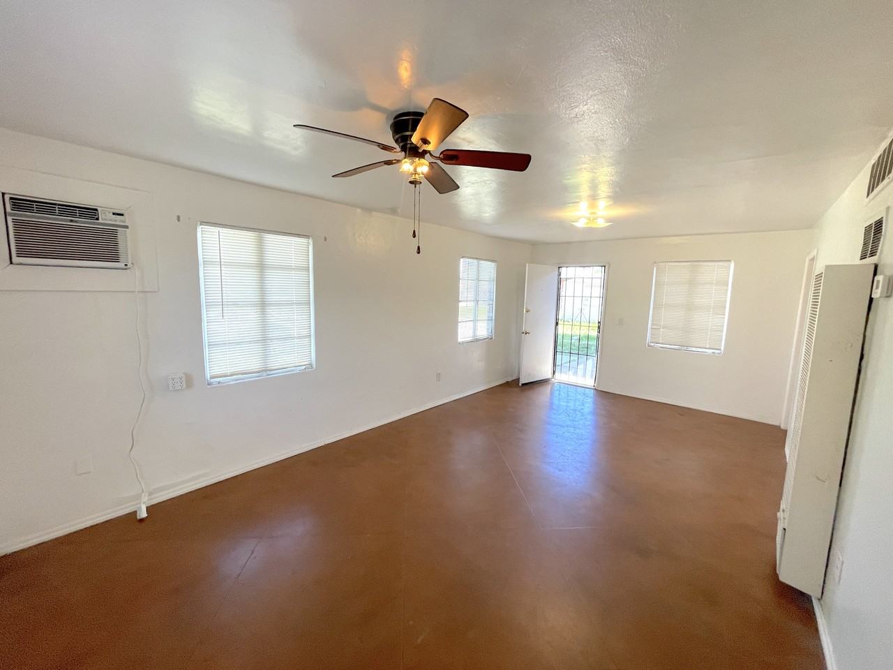 2465 N Alvernon Way - Photo 3 of 13