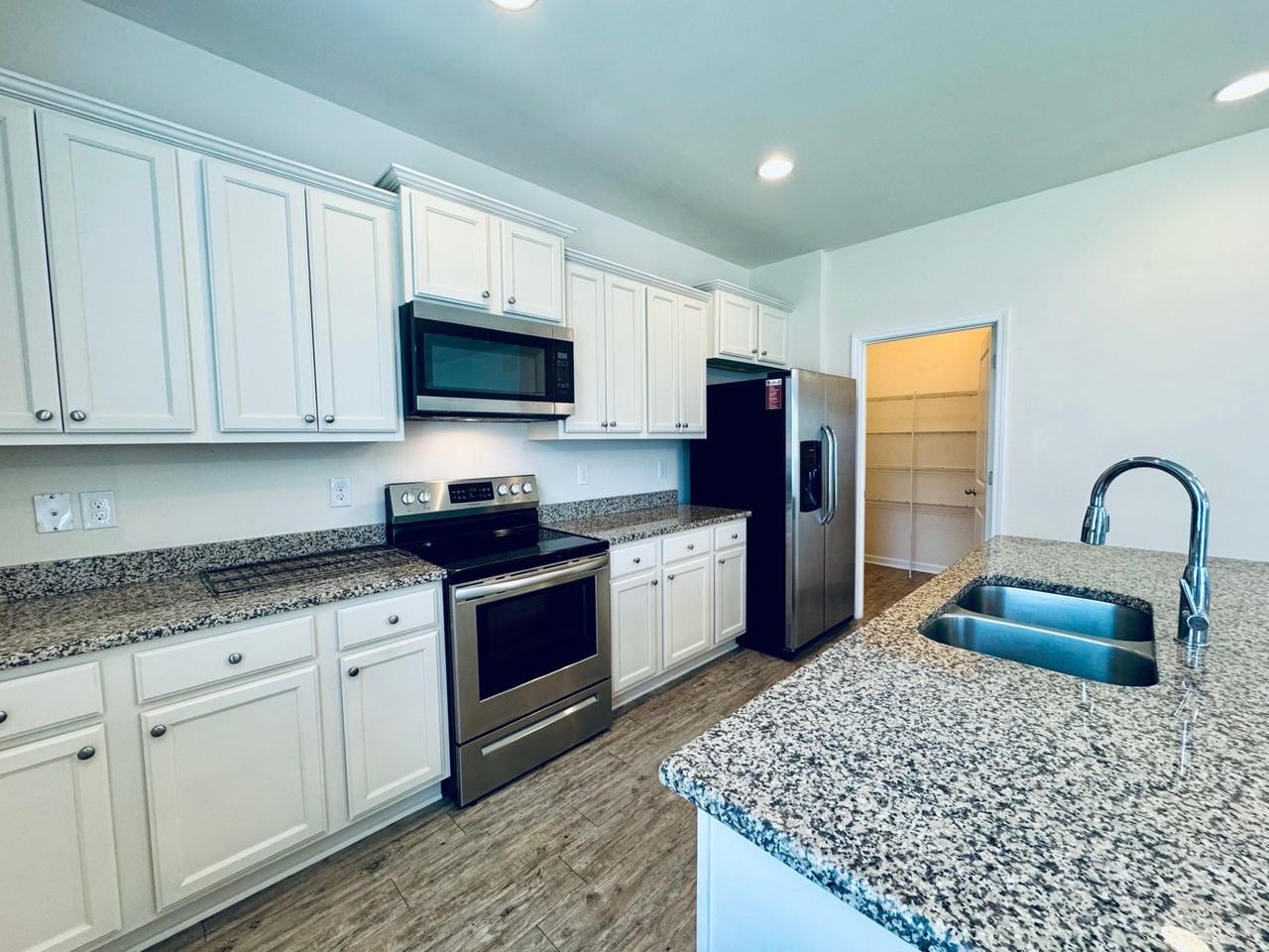 137 Mountain Ash Ln - Photo 4 of 21