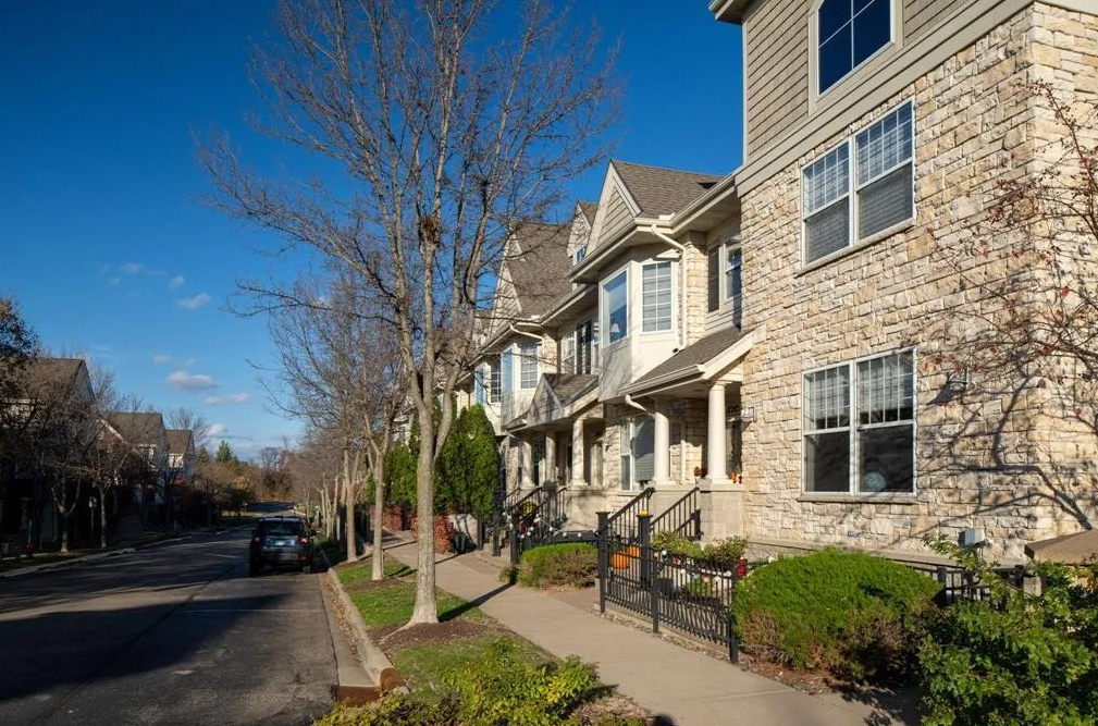 11243 Preswick Blvd - Photo 4 of 34