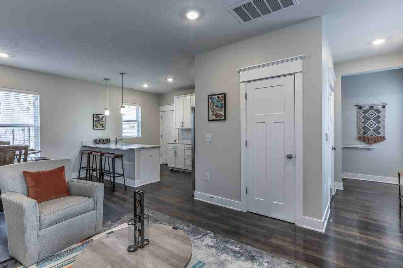 Coventry Pointe - Photo 5 of 50