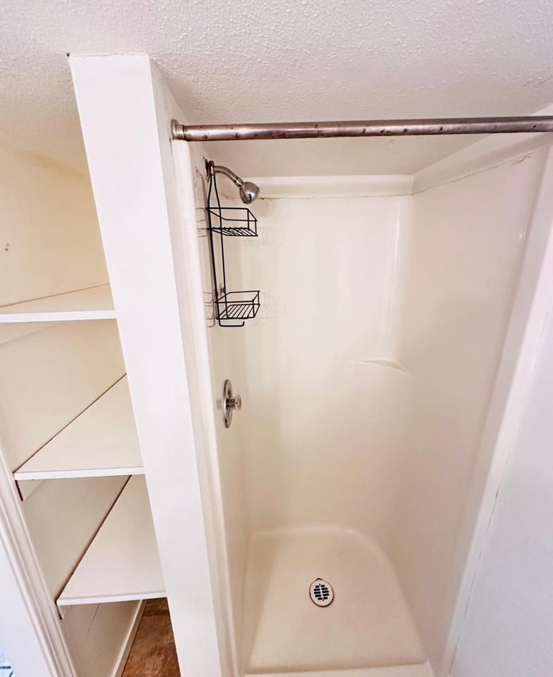 223 Monashee Pl - Photo 3 of 9