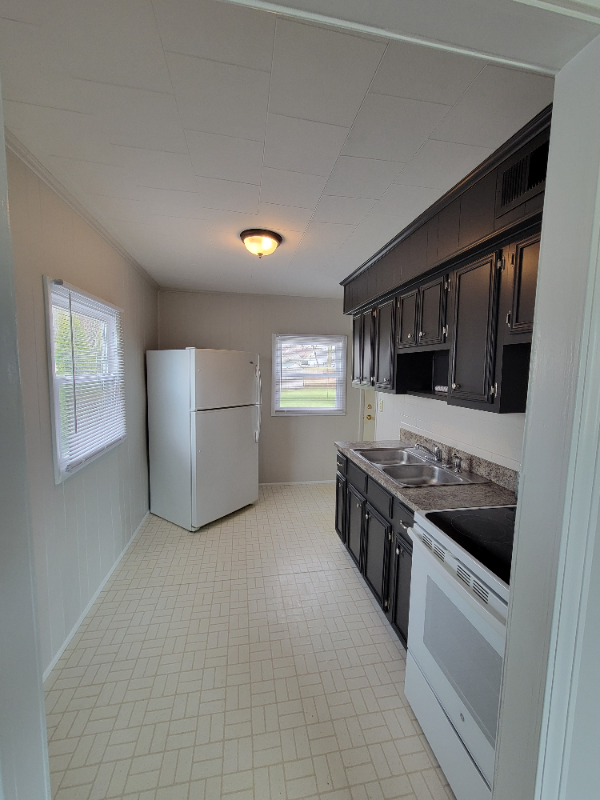 1147 W 37th St - Photo 2 of 8