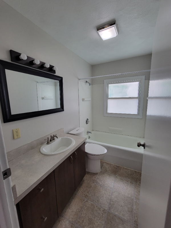 1147 W 37th St - Photo 7 of 8