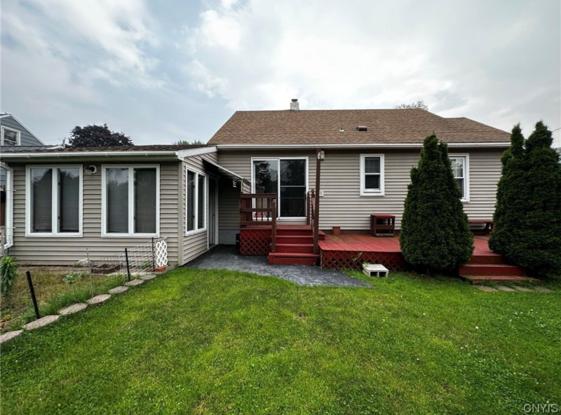 107 Stephen Pl - Photo 2 of 3