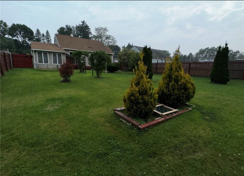 107 Stephen Pl - Photo 3 of 3