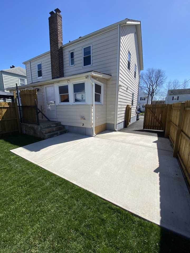 48 Moffett St #48 - Photo 2 of 18