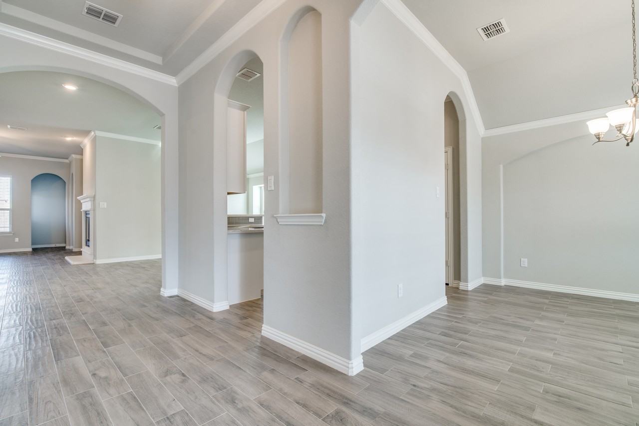 635 Devonshire #NA - Photo 3 of 22