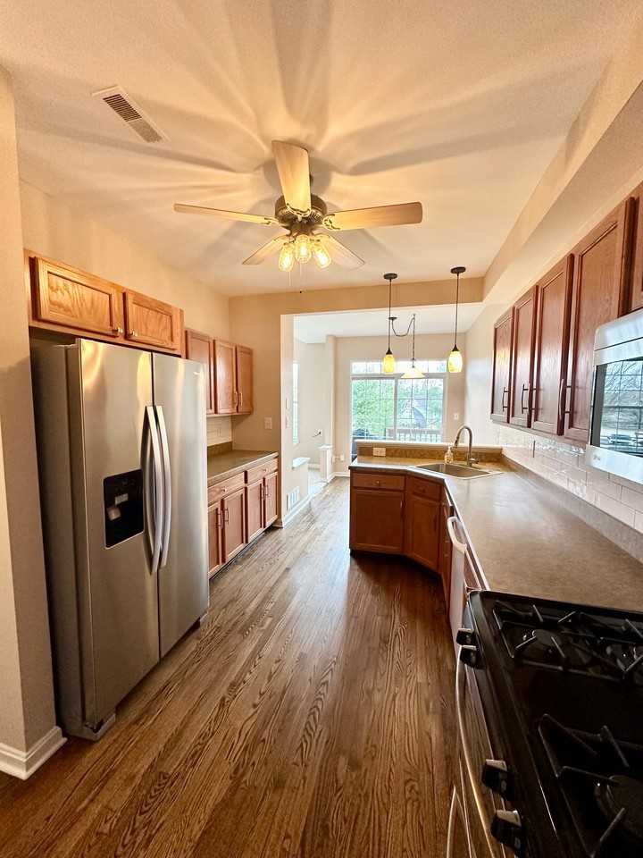 131 Marlboro Cir - Photo 3 of 33