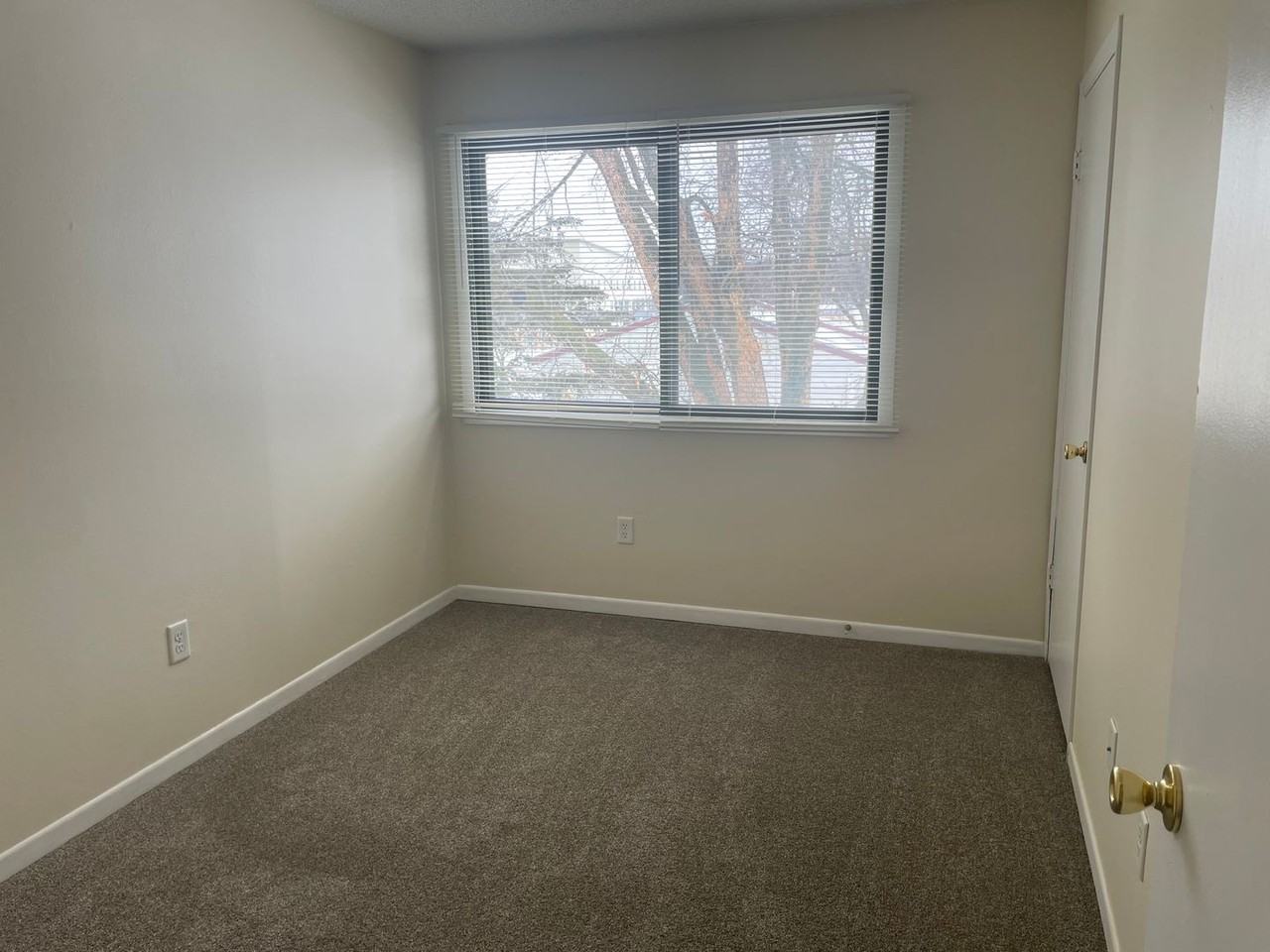 913 40th St Nw - Photo 7 of 16