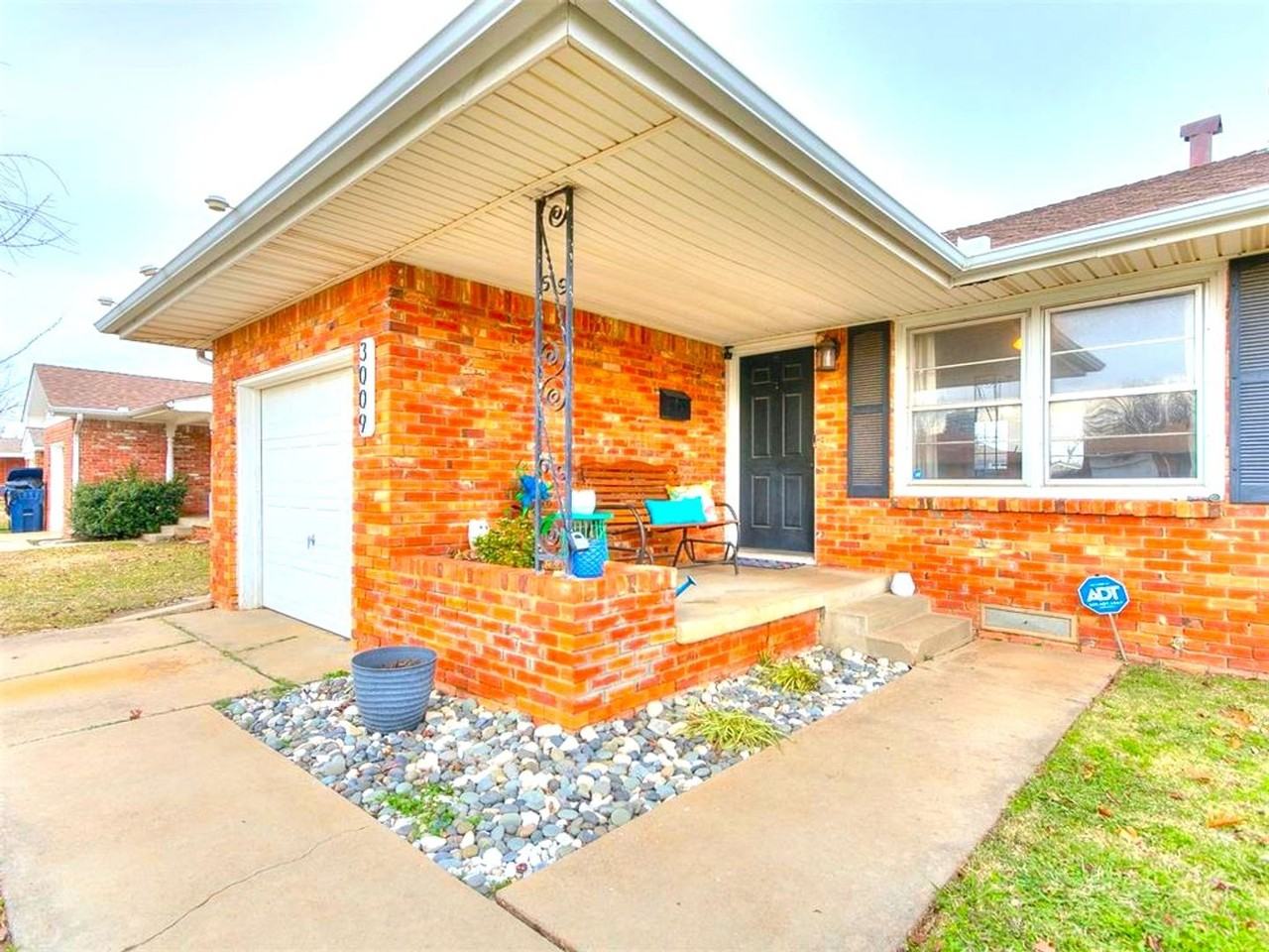 3009 Nw 65th St - Photo 3 of 25