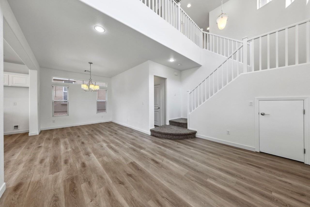 10761 Noble Mesa Ave - Photo 4 of 32