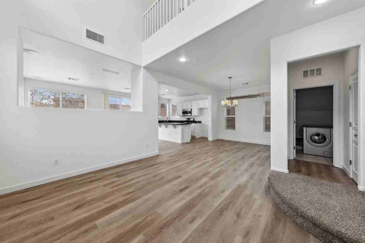 10761 Noble Mesa Ave - Photo 5 of 32