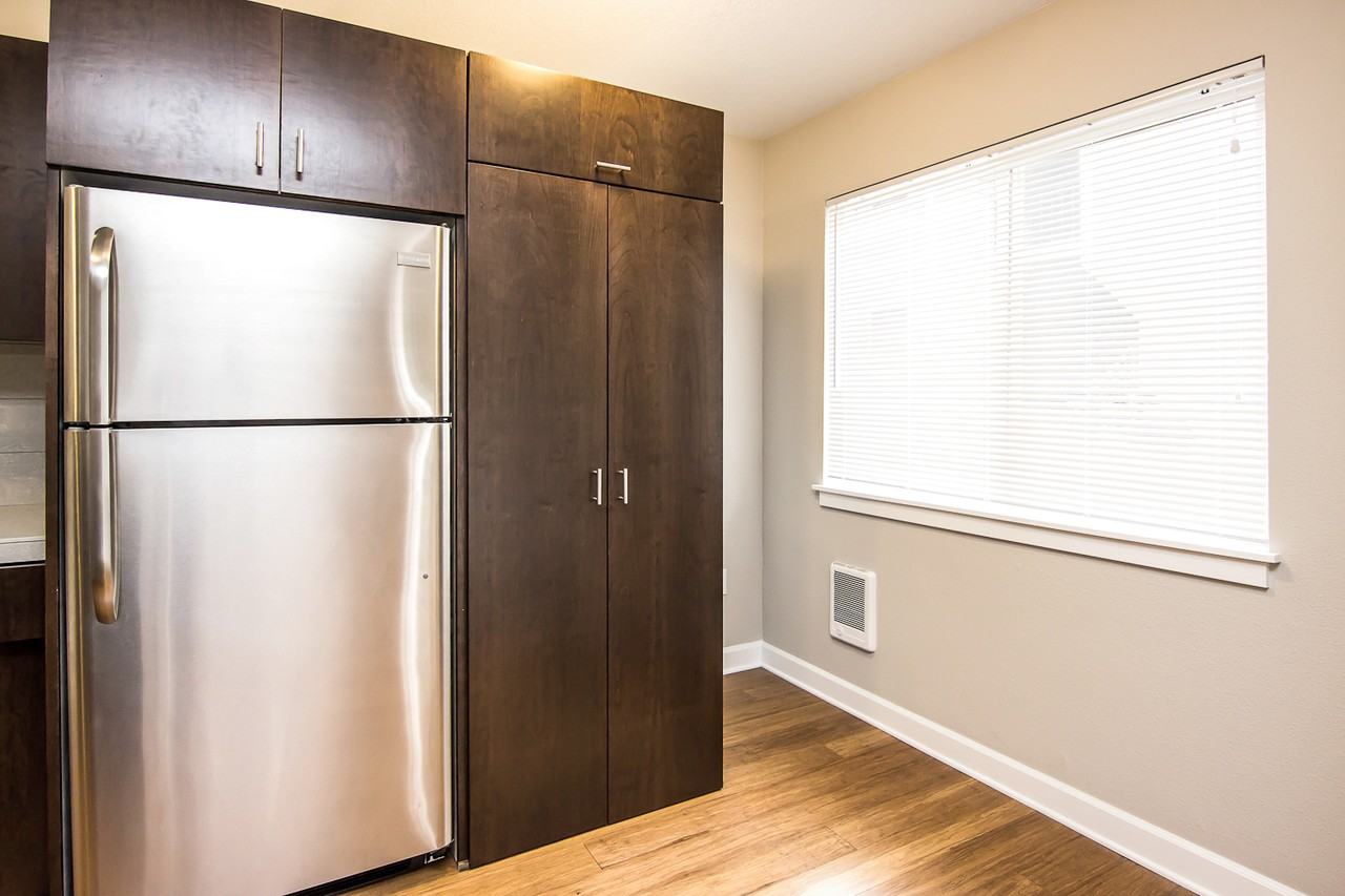 2720 SW Spring Garden St. - Photo 2 of 14