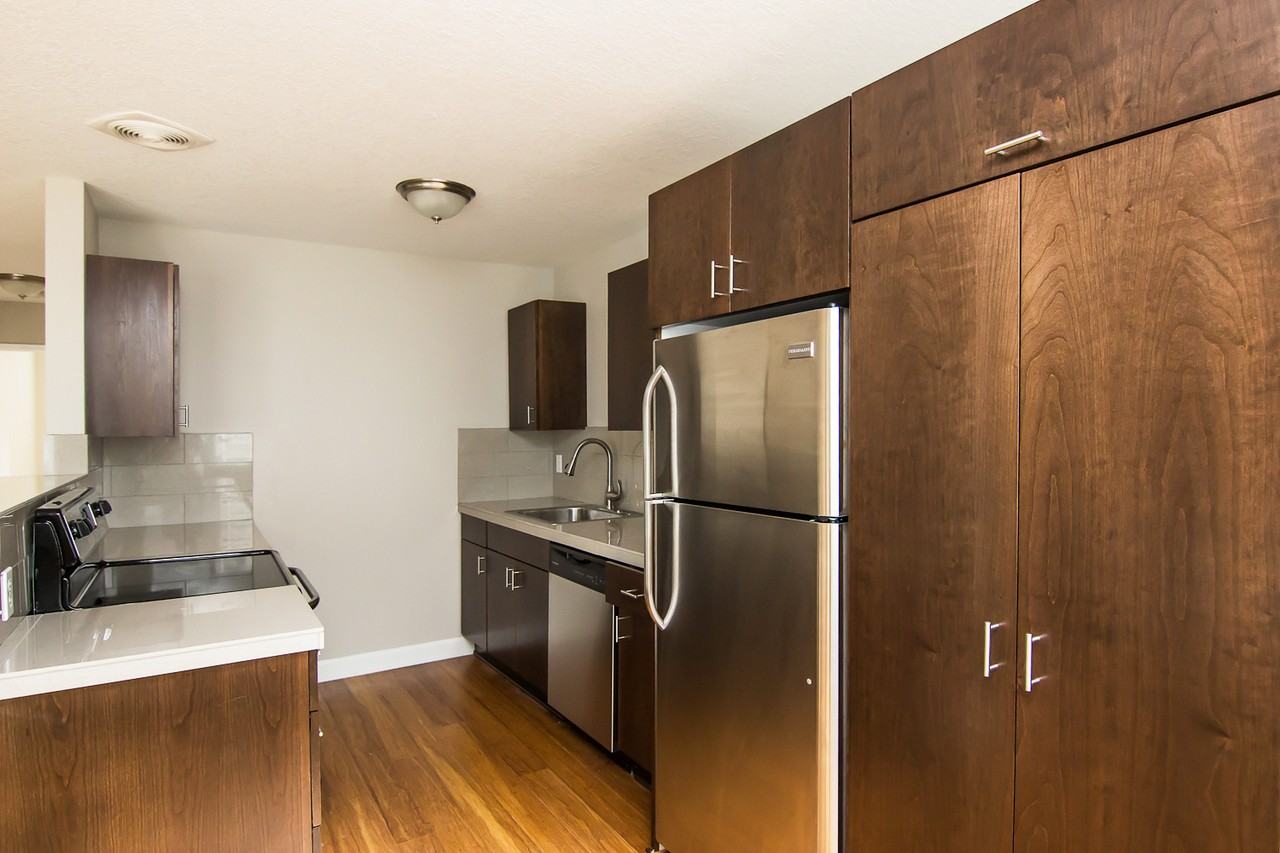 2720 SW Spring Garden St. - Photo 3 of 14