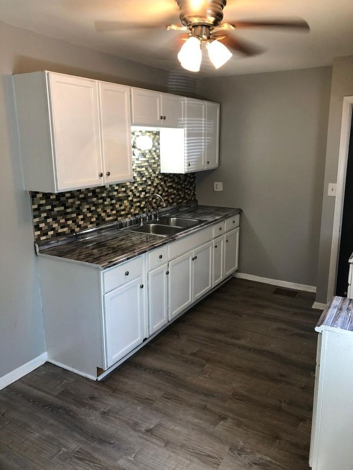 4626 N 50th St - Photo 4 of 12
