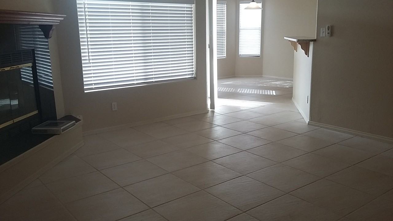 205 Bay Club Dr - Photo 4 of 14