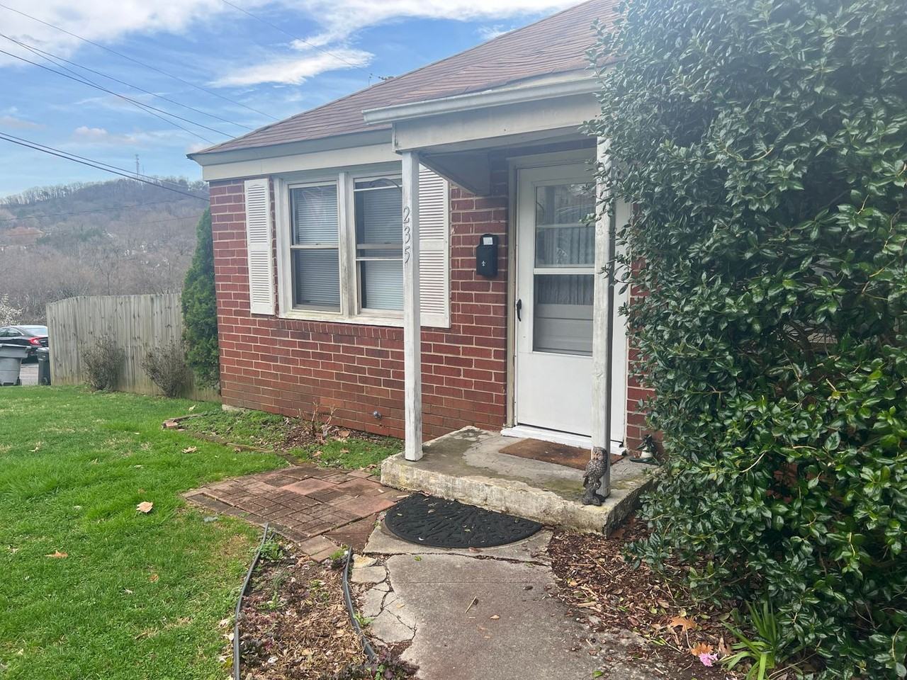 235 Carson Ln - Photo 3 of 36