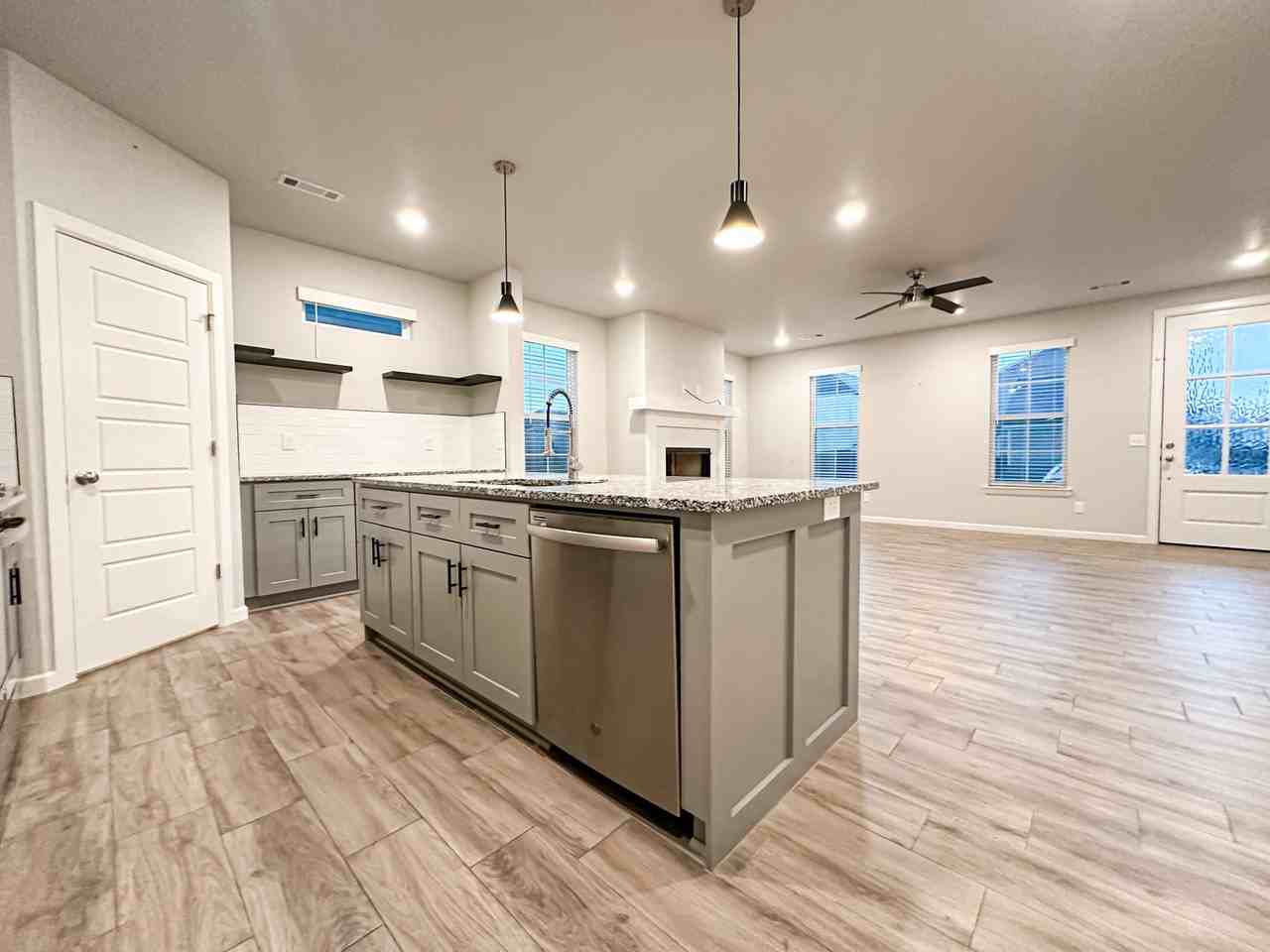 1733 W Whitney Ln - Photo 7 of 40