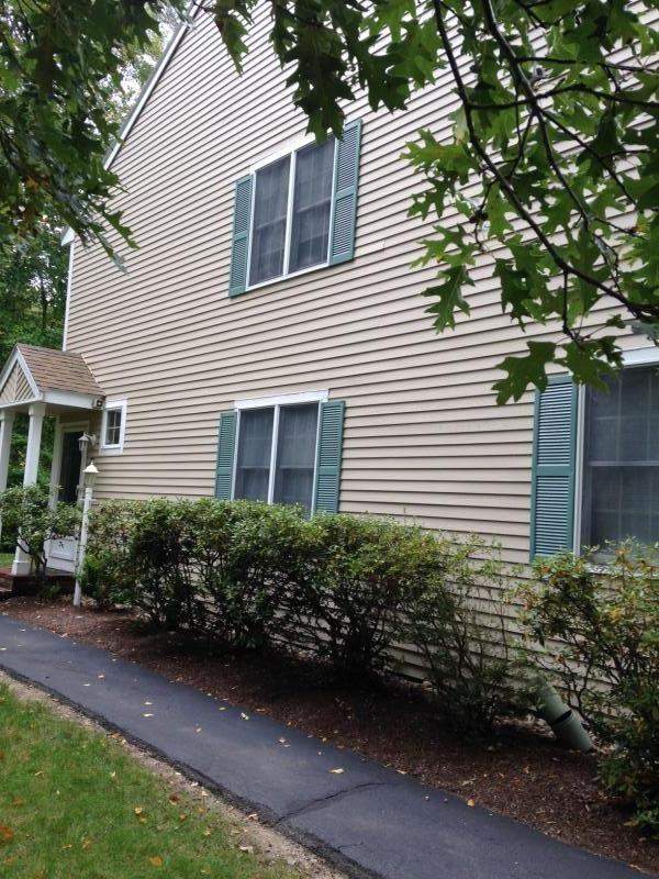 30 Hobart Ln - Photo 2 of 10