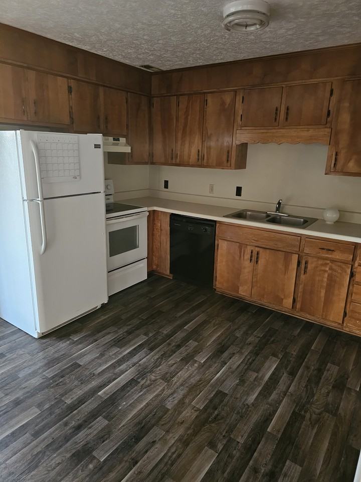 325 Long St #9 - Photo 2 of 3