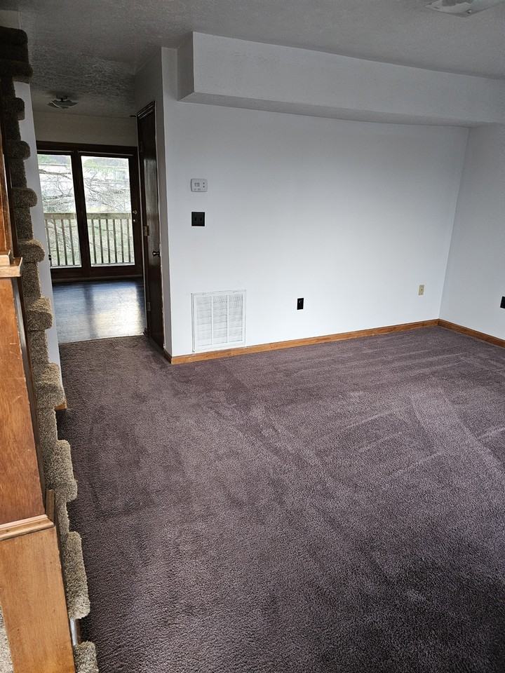 325 Long St #9 - Photo 3 of 3