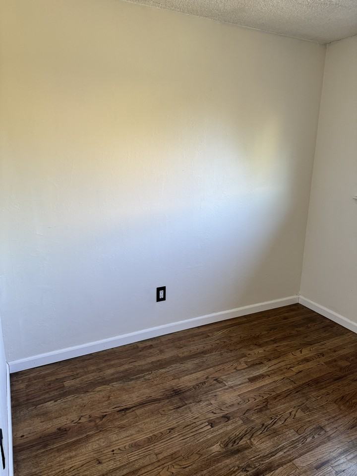 1012 N Hickory Ave #2 - Photo 5 of 5