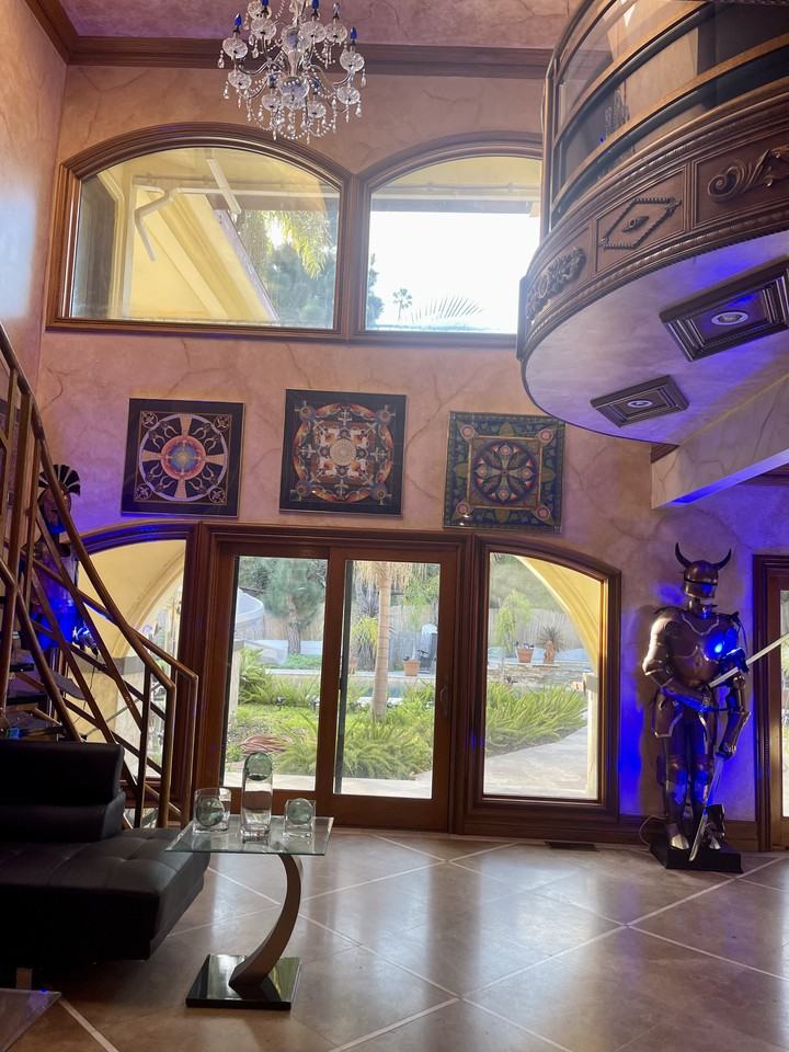 4266 Hillcrest Dr - Photo 4 of 26