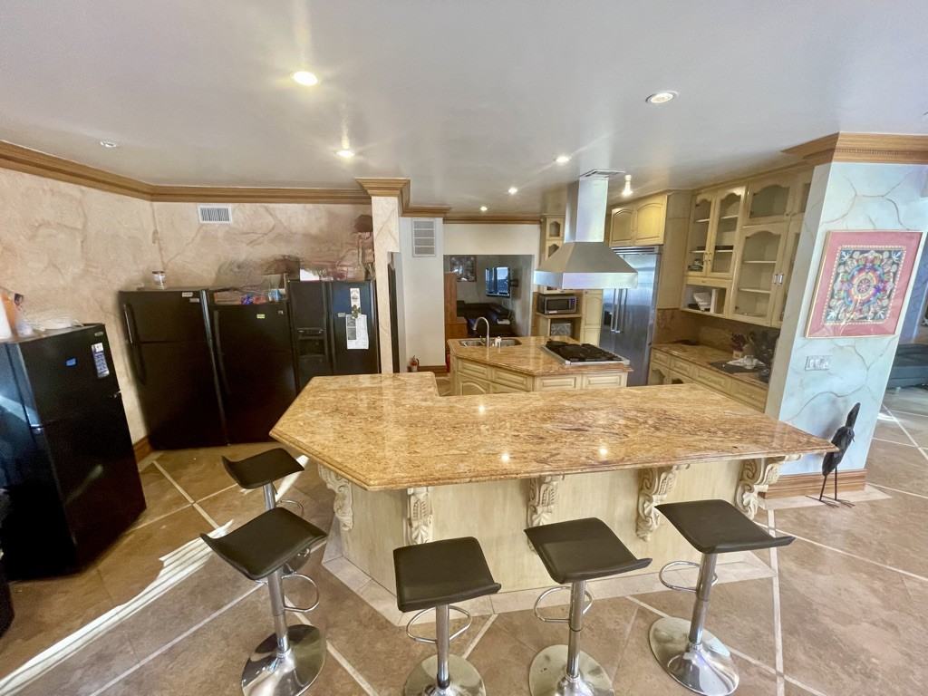 4266 Hillcrest Dr - Photo 7 of 26