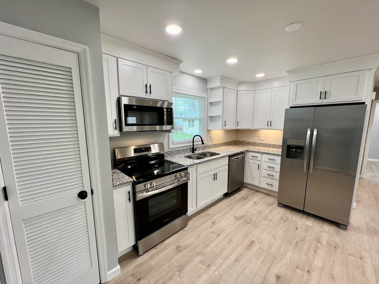 301 N East St #NA - Photo 3 of 20