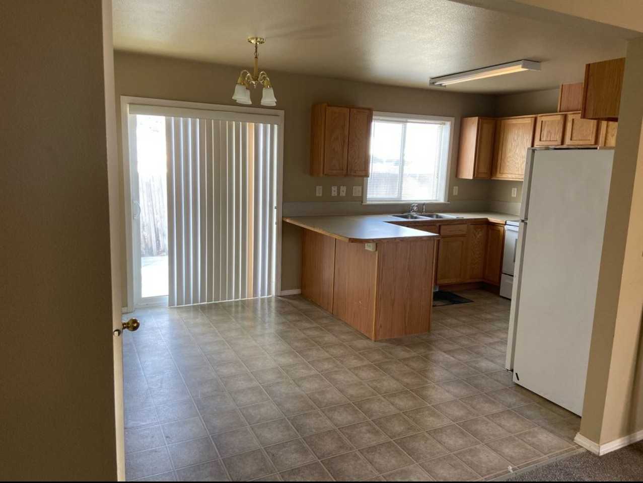 140 Sagebrush Ave #A - Photo 3 of 9