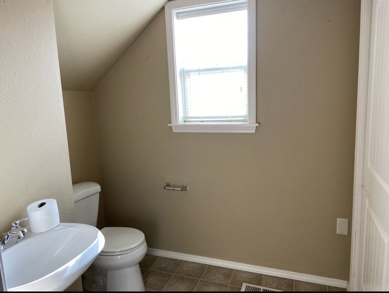 140 Sagebrush Ave #A - Photo 5 of 9